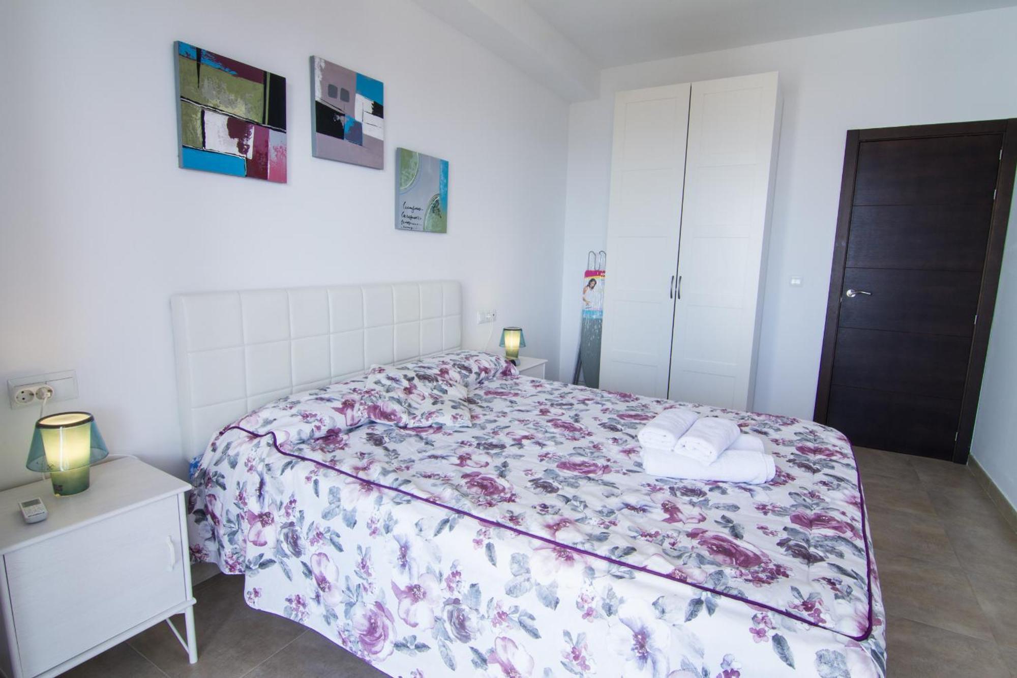 Apartamentos & Spa Torres De San Juan Нерха Экстерьер фото