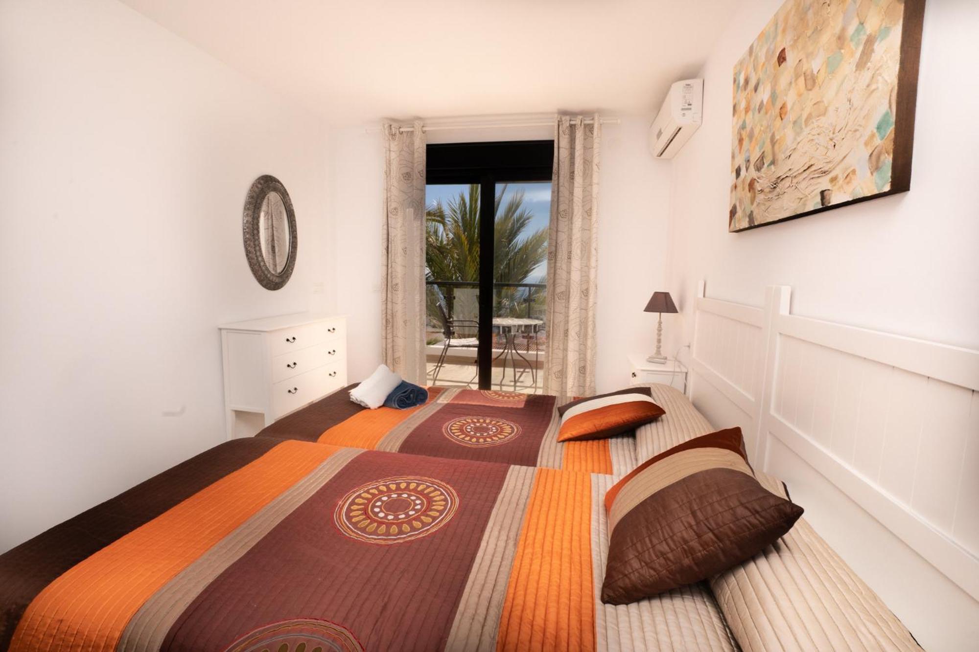 Apartamentos & Spa Torres De San Juan Нерха Экстерьер фото
