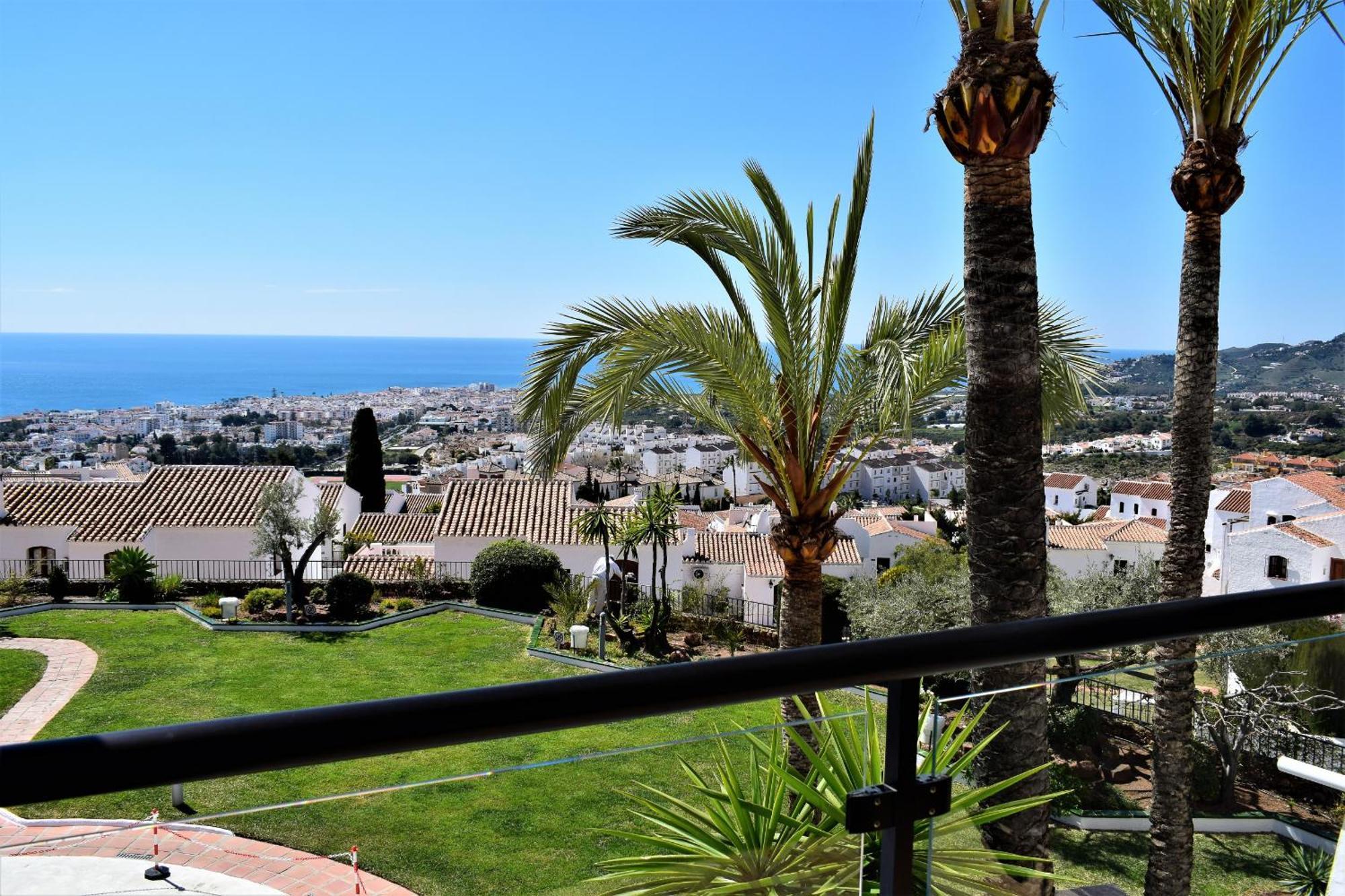 Apartamentos & Spa Torres De San Juan Нерха Экстерьер фото
