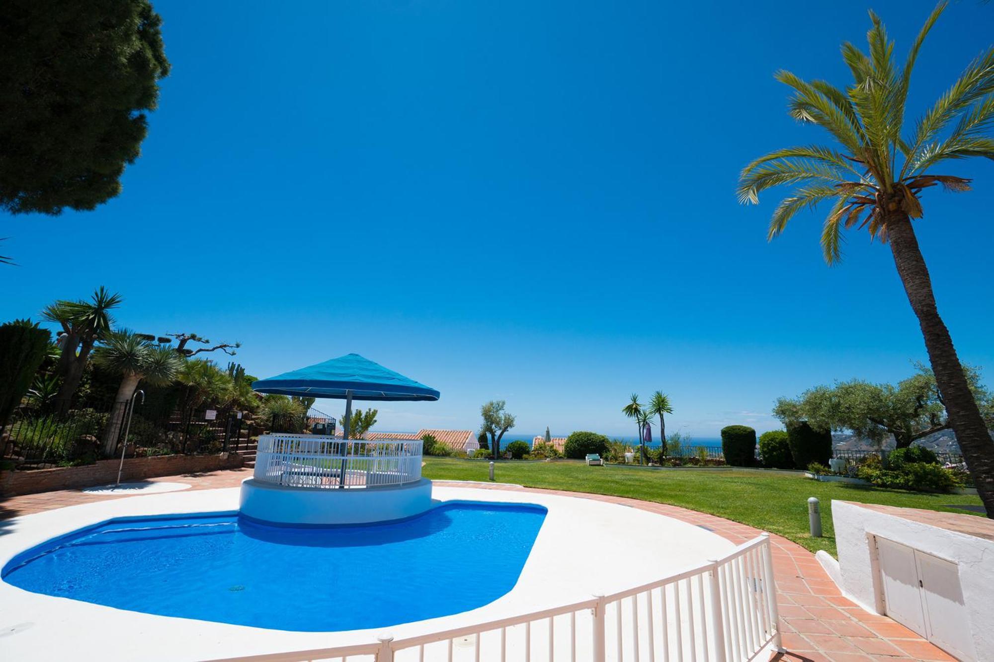 Apartamentos & Spa Torres De San Juan Нерха Экстерьер фото
