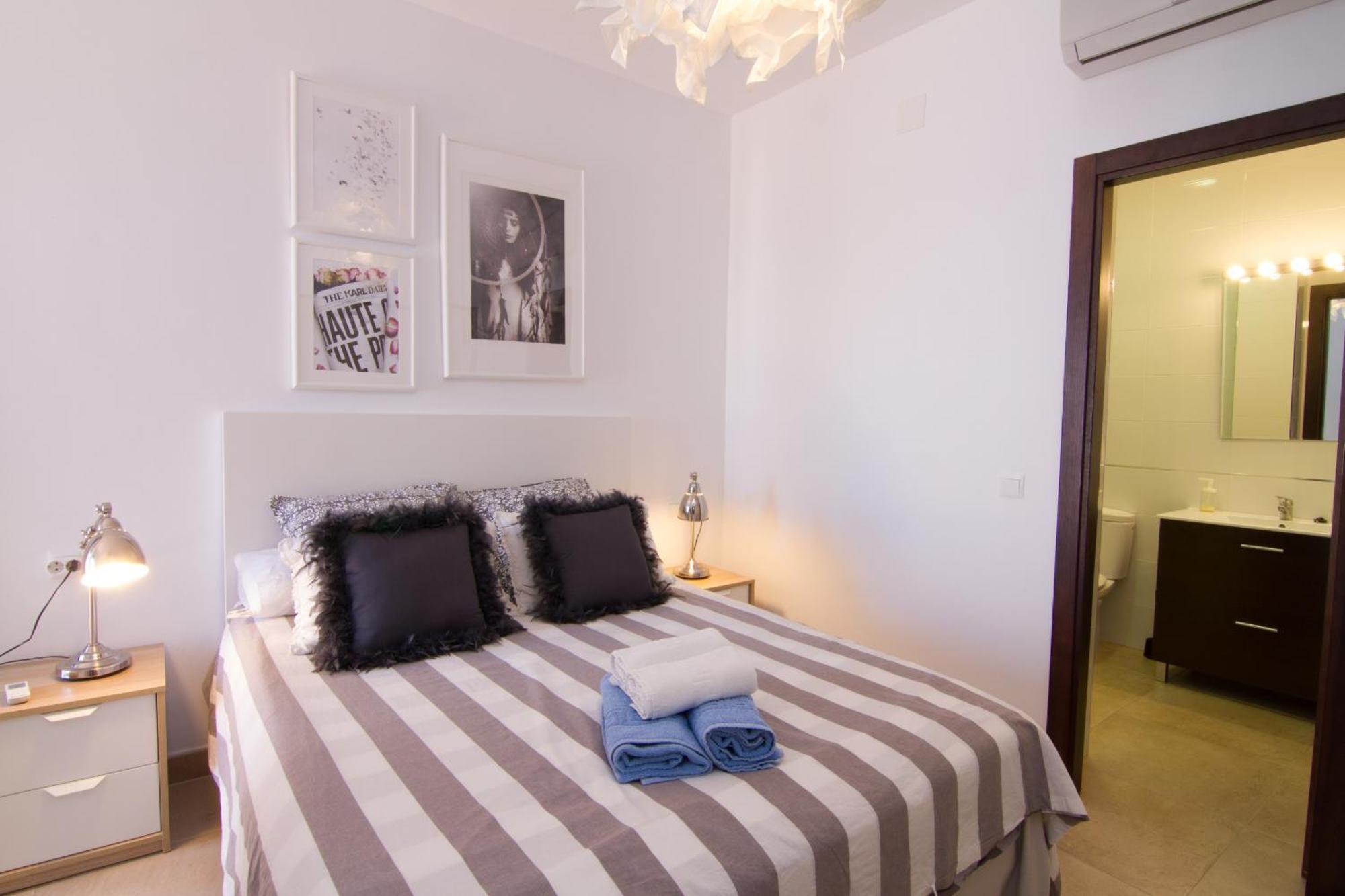 Apartamentos & Spa Torres De San Juan Нерха Экстерьер фото