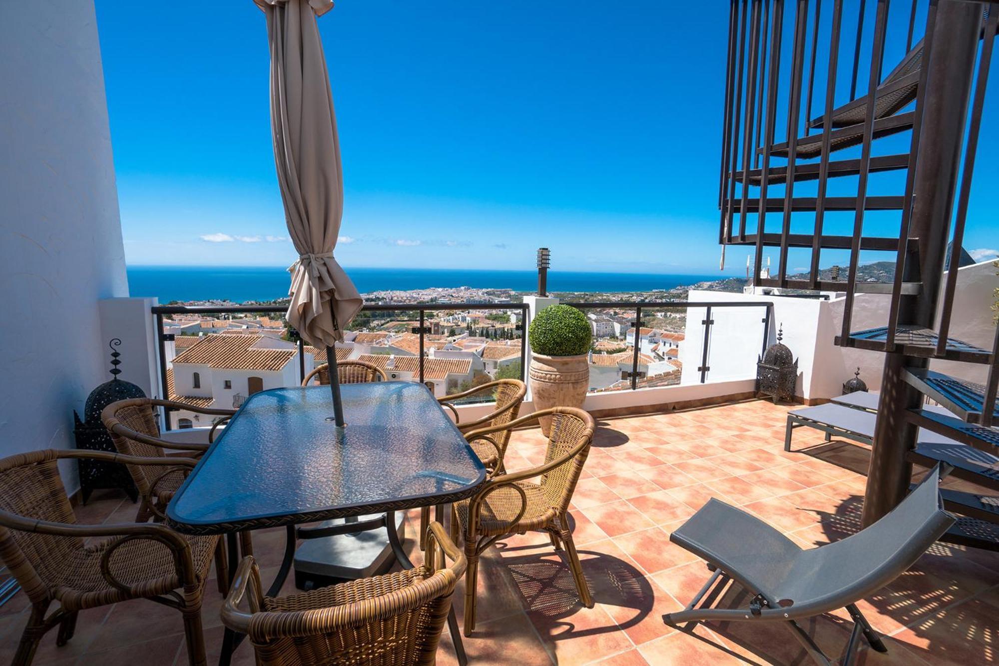 Apartamentos & Spa Torres De San Juan Нерха Экстерьер фото