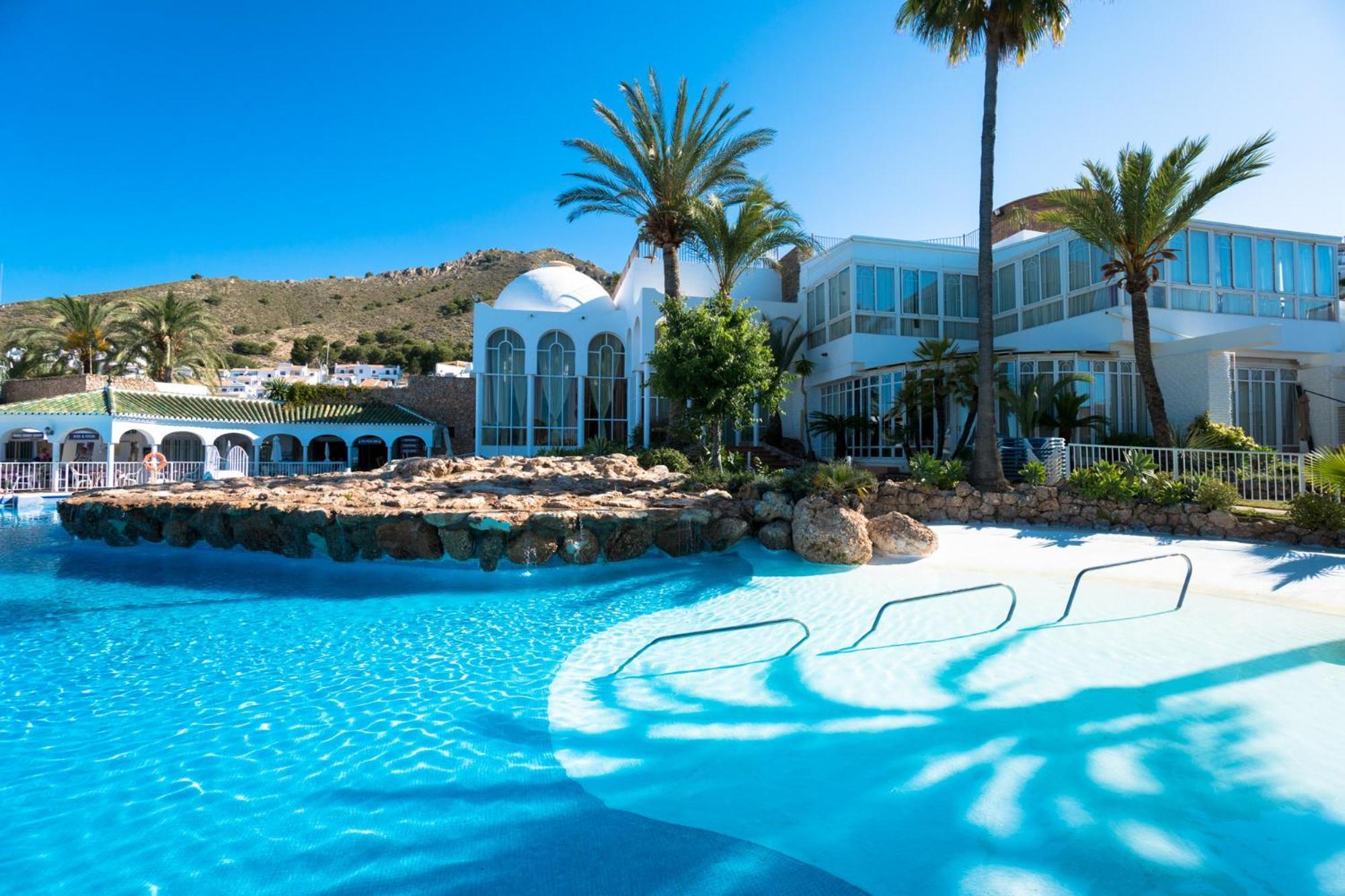 Apartamentos & Spa Torres De San Juan Нерха Экстерьер фото